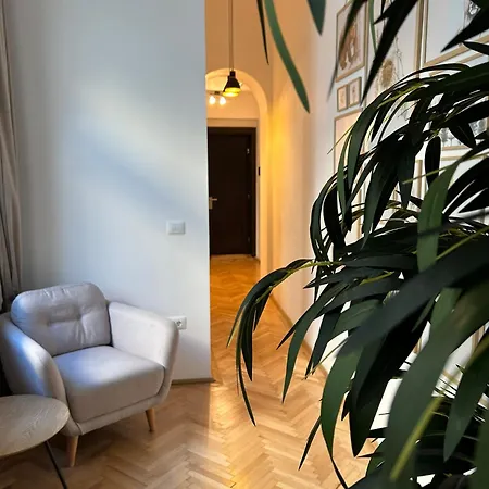 Apartament Nature-inspired In Piata Sfatului *