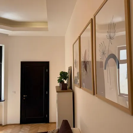 Apartament Nature-inspired In Piata Sfatului *