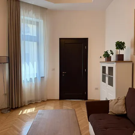 Nature-inspired In Piata Sfatului *