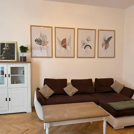 Nature-inspired In Piata Sfatului