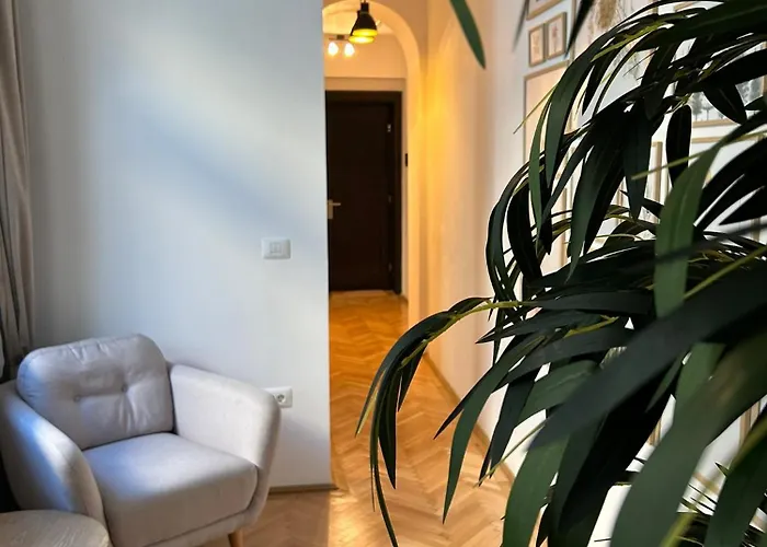 Apartment Nature-inspired In Piata Sfatului *