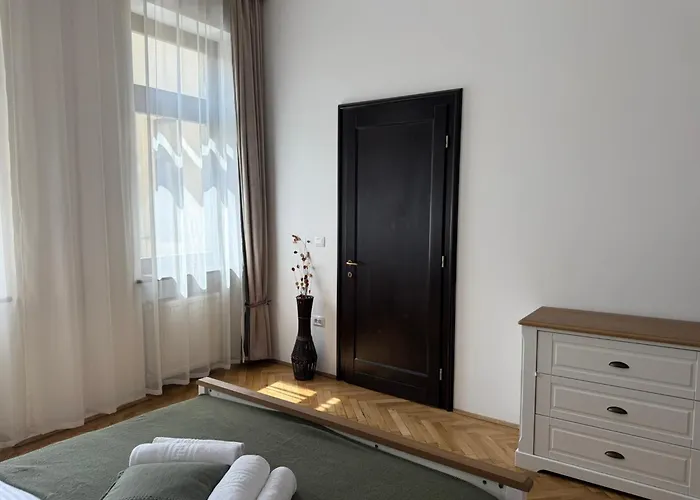 Nature-inspired In Piata Sfatului *