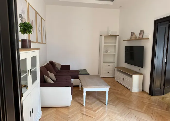 Apartment Nature-inspired In Piata Sfatului *